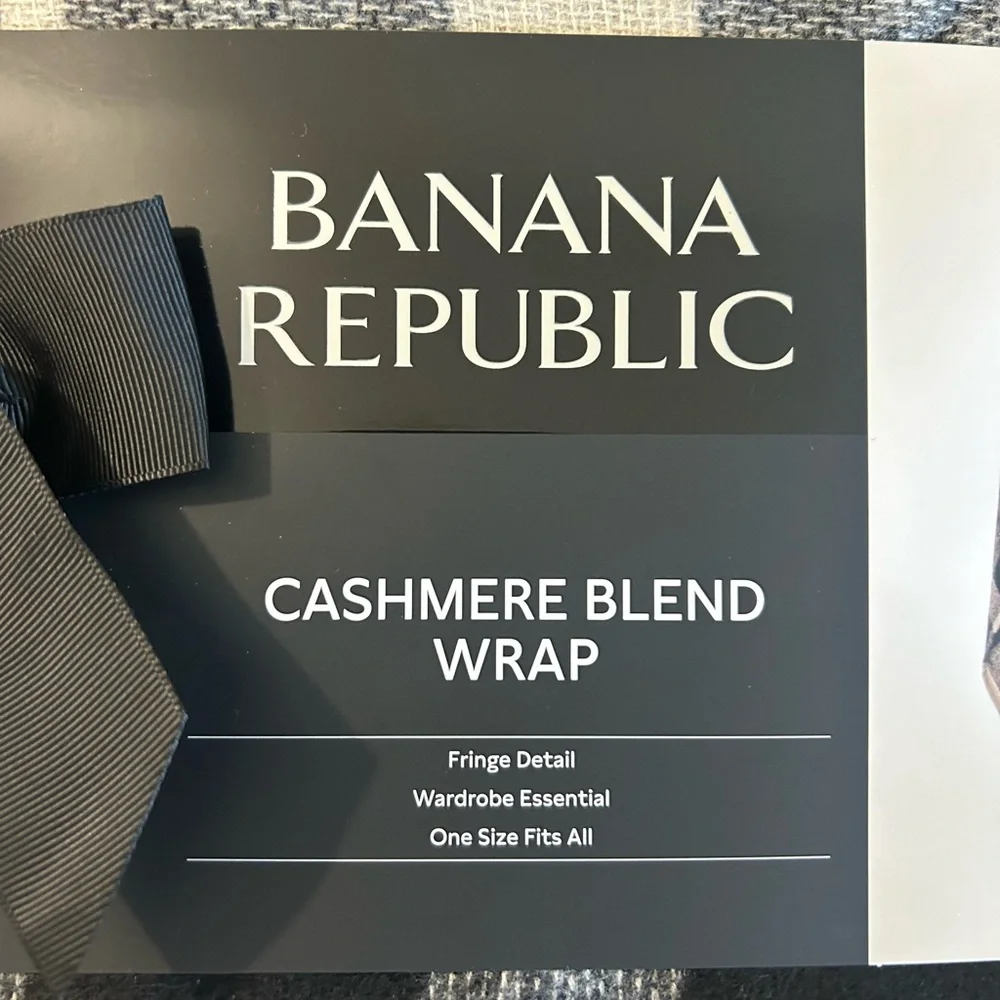 Banana Republic Cashmere Blend Black And Cream Plaid Wrap NEW ONE SIZE - Picture 4 of 6